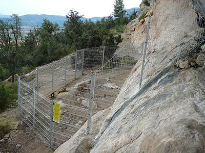 Plafó avís escaladors al Roc de Rumbau Plafó avís escaladors al Roc de Rumbau